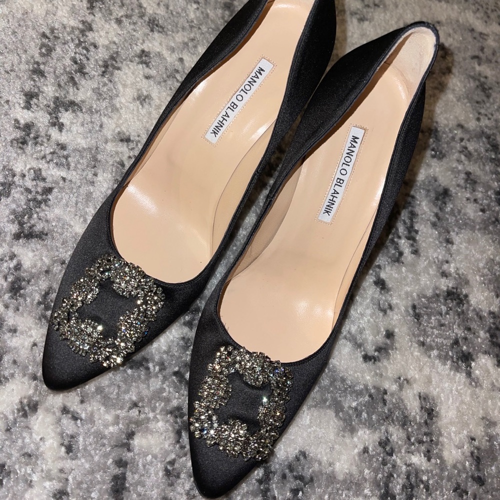 Manolo Blahnik Hangisi 105 Embellished satin pump